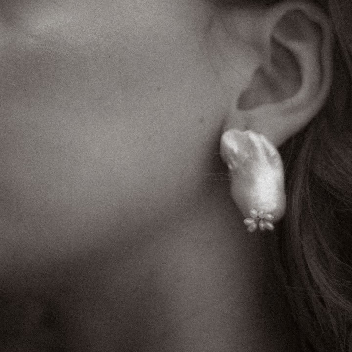 Rainy Night Pearl Earrings - Image 4